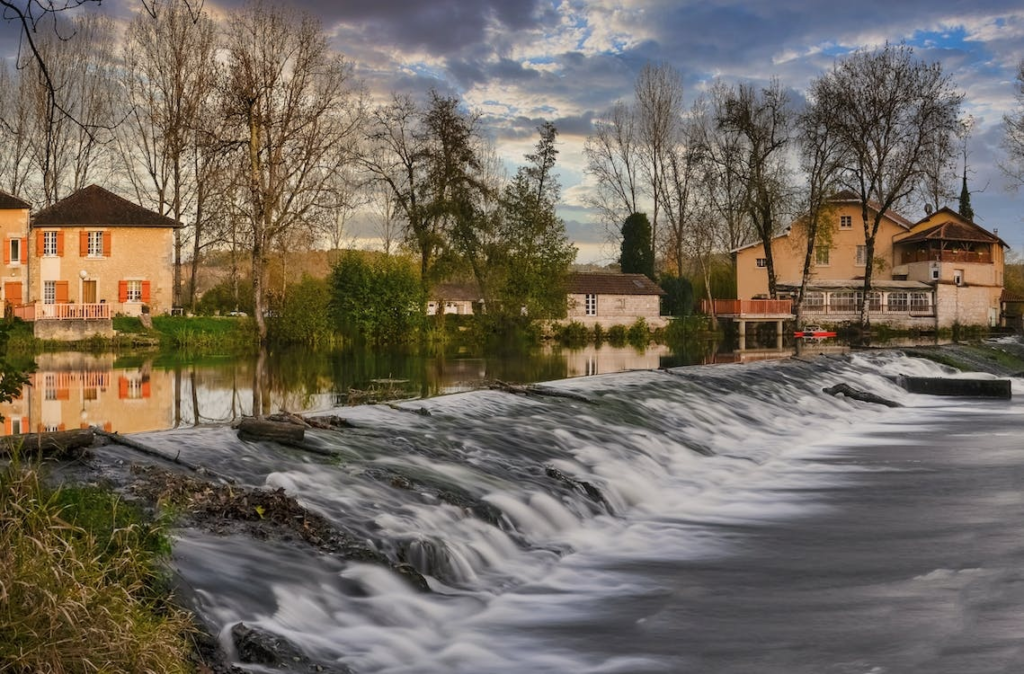 A photo showing a lake overflowing