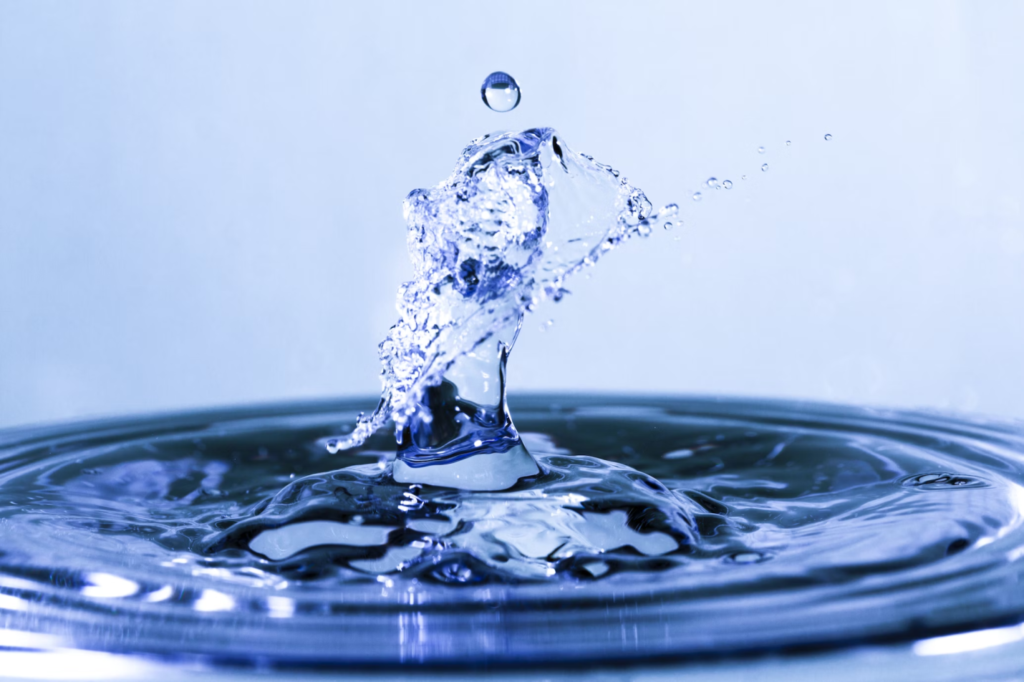 A photo showing a splashing body of water.