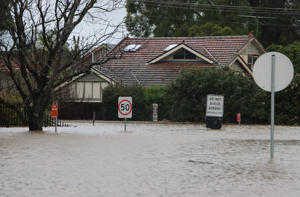 Flood damage cleanup specialists needed in Riverside.